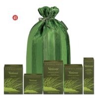 Regalo Vetiver Profumo 100ml, ShampooDoccia, Lozione Dopobarba, Deodorante e sapone in sacchetto Plissé